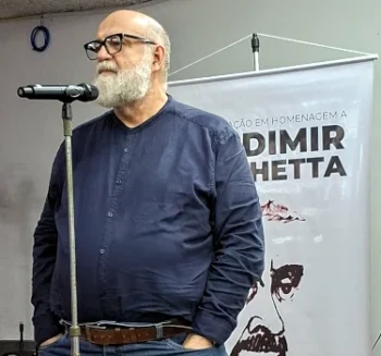O historiador Dainis Karepovs, diretor de acervo do Cemap