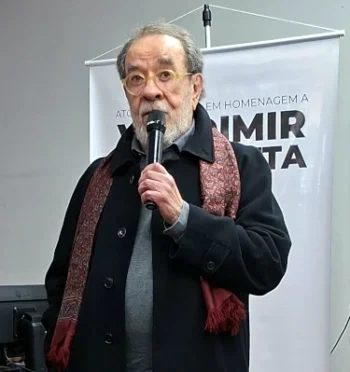 O escritor Fernando Morais no ato de homenagem a Vladimir Sacchetta