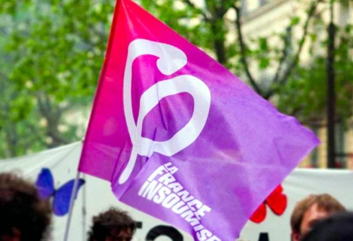 Bandeira da França Insubmissa durante manifestação