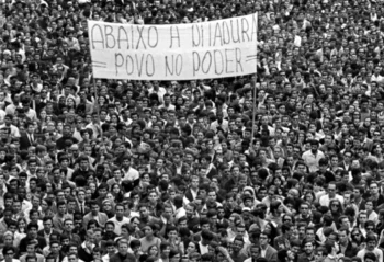 Imagem da Passeata dos Cem Mil, em 26 de junho de 1968, no Rio de Janeiro